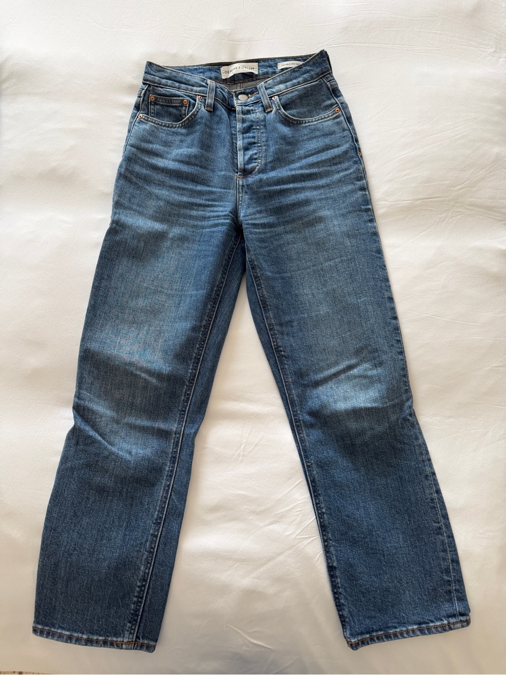 ARITZIA Denim Forum Medium Blue Relaxed Jeans